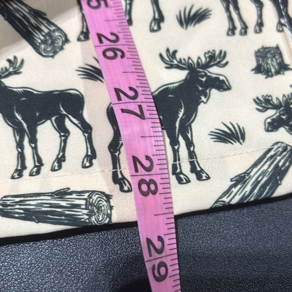 Revel Bobby Timberline Scrub,v-neck,hip pockets,1 double,slit sides,Moose,logs - Picture 8 of 10